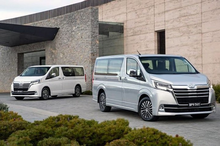 Toyota Granvia - 01